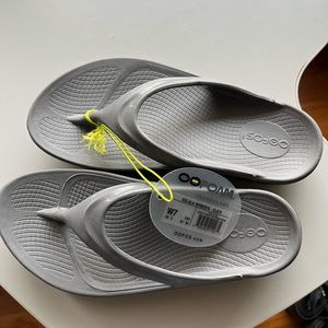 Brand new Oofos